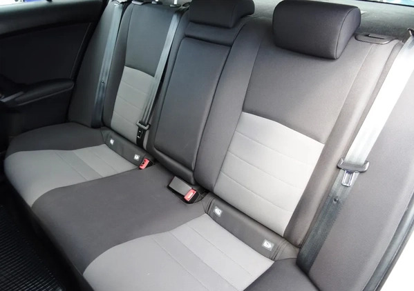 Toyota Avensis cena 42900 przebieg: 201000, rok produkcji 2015 z Sosnowiec małe 326